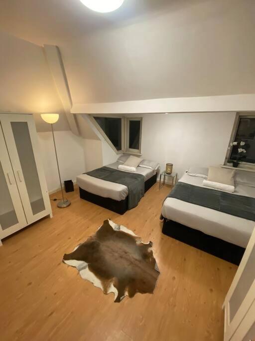 Apartamento Penthouse Studio With 2 Double Beds & Smart Tv. Great Location *